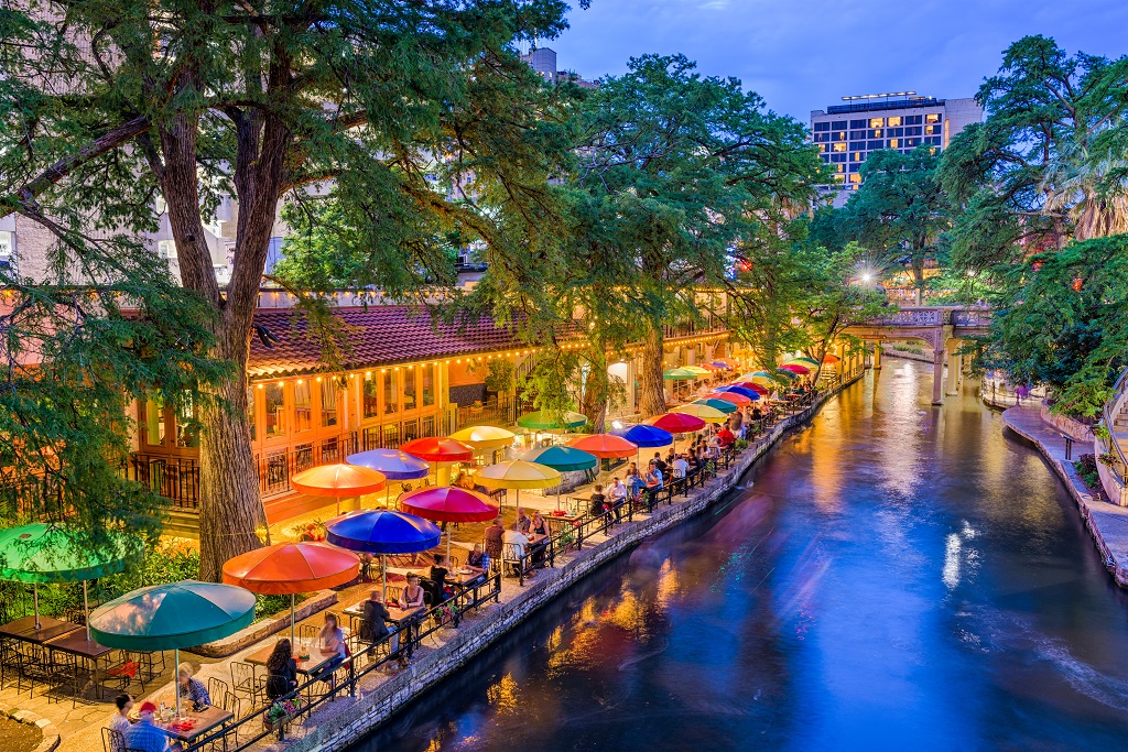 Explore en profundidad lo que la vibrante y moderna ciudad de San Antonio, Texas, reserva a quienes decidan visitarla