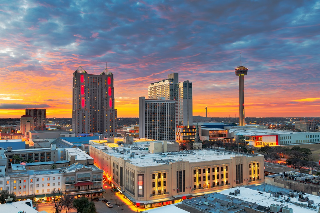 San Antonio, Texas, Es Una Ciudad Vibrante Con Amplias Actividades Disponibles Para Sus Turistas